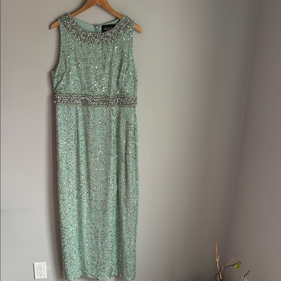 MAC DUGGAL Sequined Sleeveless Embellished Neckline Gown 12 - Picture 2 of 14